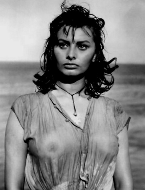 f4b5d-sophia-loren-breast